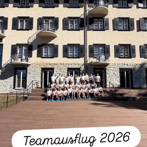 Teamgeist erleben, wo wir sonst arbeiten dürfen.
Zu Besuch im Suvretta House: Wellnessausbau bestaunen, Kutschenfahrt... Teamgeist erleben, wo wir sonst arbeiten dürfen.
Zu Besuch im Suvretta House: Wellnessausbau bestaunen, Kutschenfahrt...
