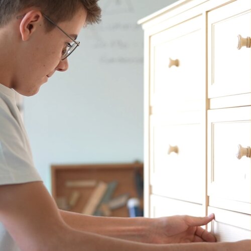 Unser Lernender Remo gibt Einblicke in die spannende Ausbildung Schreiner*in EFZ bei Weishaupt AG Innenausbau. 🔨✨...